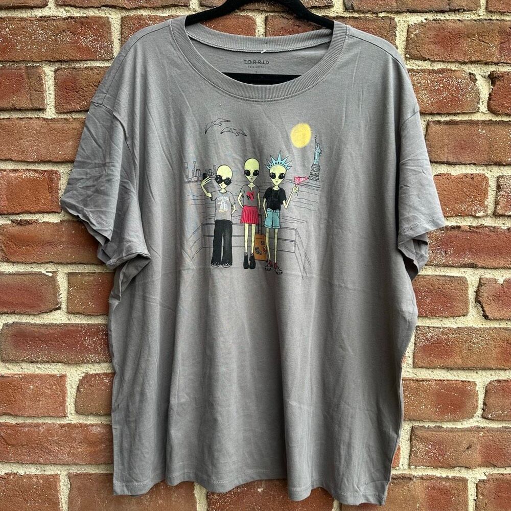 Torrid Alien Graphic Tee Gray NYC Statue of Liberty Relaxed Fit Size 1X NWOT